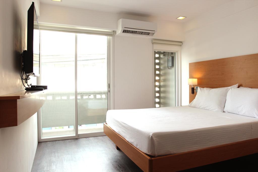 Brblock Boutique And Residences Makati City Room photo